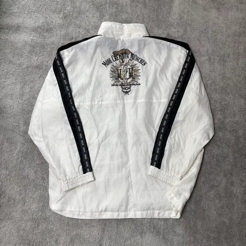 [BUNJANG] MCM White Logo Side Line Embroidered Windbreaker / 빈티지 mcm 화이트 로고 사이드라인 자수 바람막이