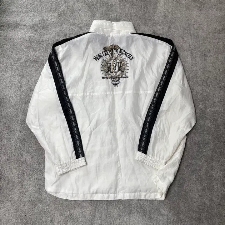 [BUNJANG] MCM White Logo Side Line Embroidered Windbreaker / 빈티지 mcm 화이트 로고 사이드라인 자수 바람막이