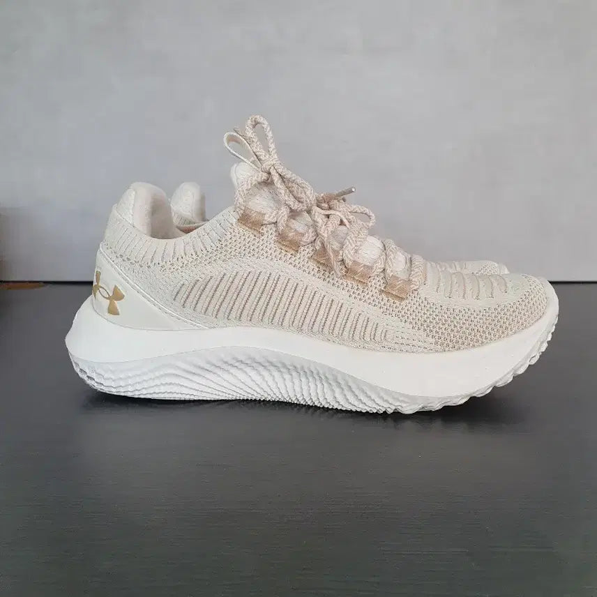 [BUNJANG] Under Armour UA Dynamic 2 (235) Sneakers / 언더아머 UA 다이내믹 2 (235)