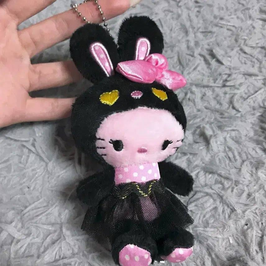 [BUNJANG] Sanrio Hello Kitty Black Rabbit Keyring Pink Plush / 산리오 고전 헬로키티 정품 블랙 우사기 토끼 키링 핑크 인형 양도