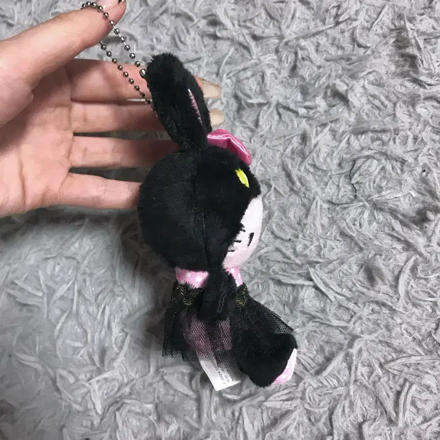[BUNJANG] Sanrio Hello Kitty Black Rabbit Keyring Pink Plush / 산리오 고전 헬로키티 정품 블랙 우사기 토끼 키링 핑크 인형 양도