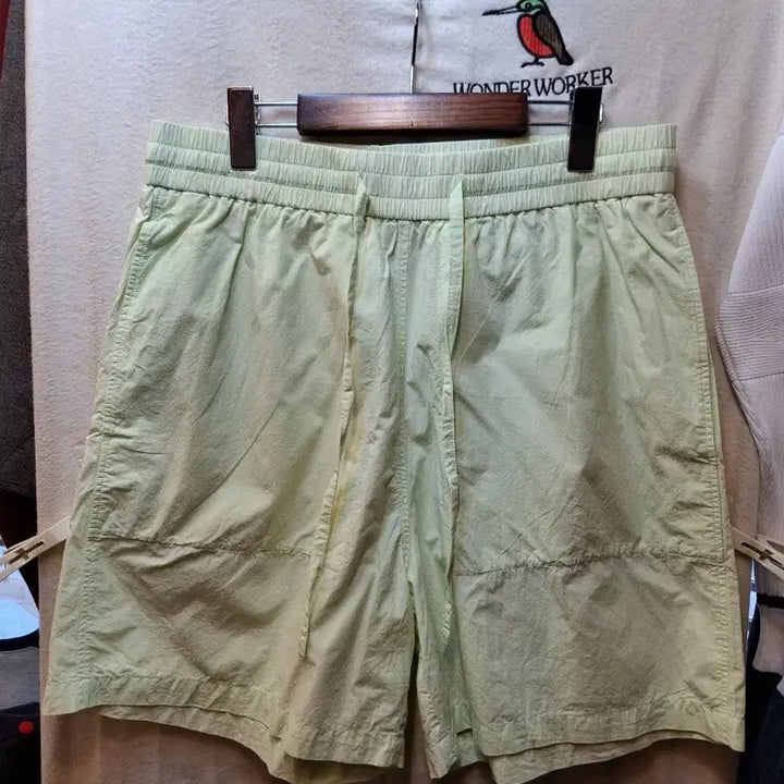[BUNJANG] COS Green Shorts / cos 연두색 숏팬츠 반바지