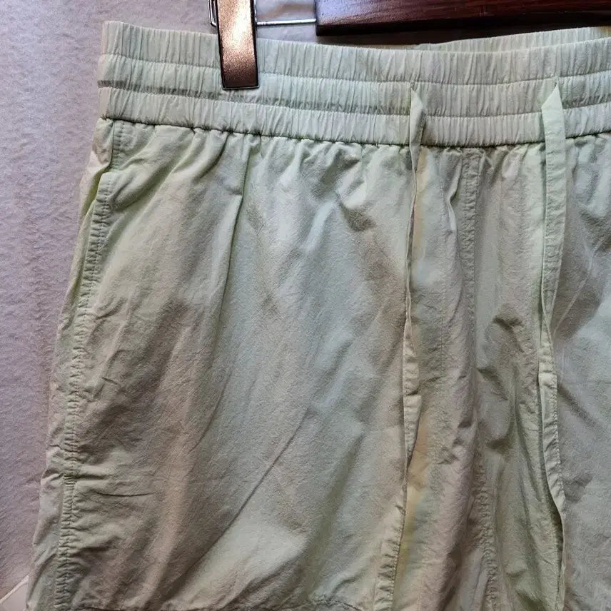 [BUNJANG] COS Green Shorts / cos 연두색 숏팬츠 반바지