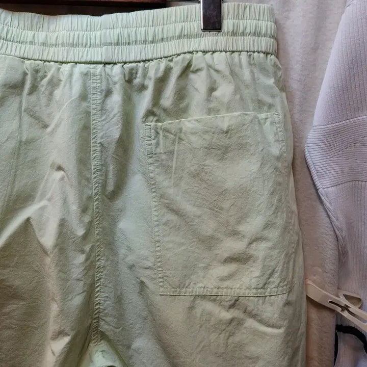 [BUNJANG] COS Green Shorts / cos 연두색 숏팬츠 반바지