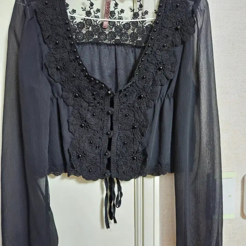 [SOLD OUT] 블랙 시스루 레이스 블라우스