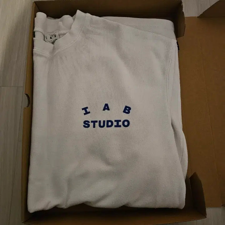 [BUNJANG] IAB Studio 10th Anniversary T-Shirt XL White / 아이앱 스튜디오 10주년 반팔 XL 화이트