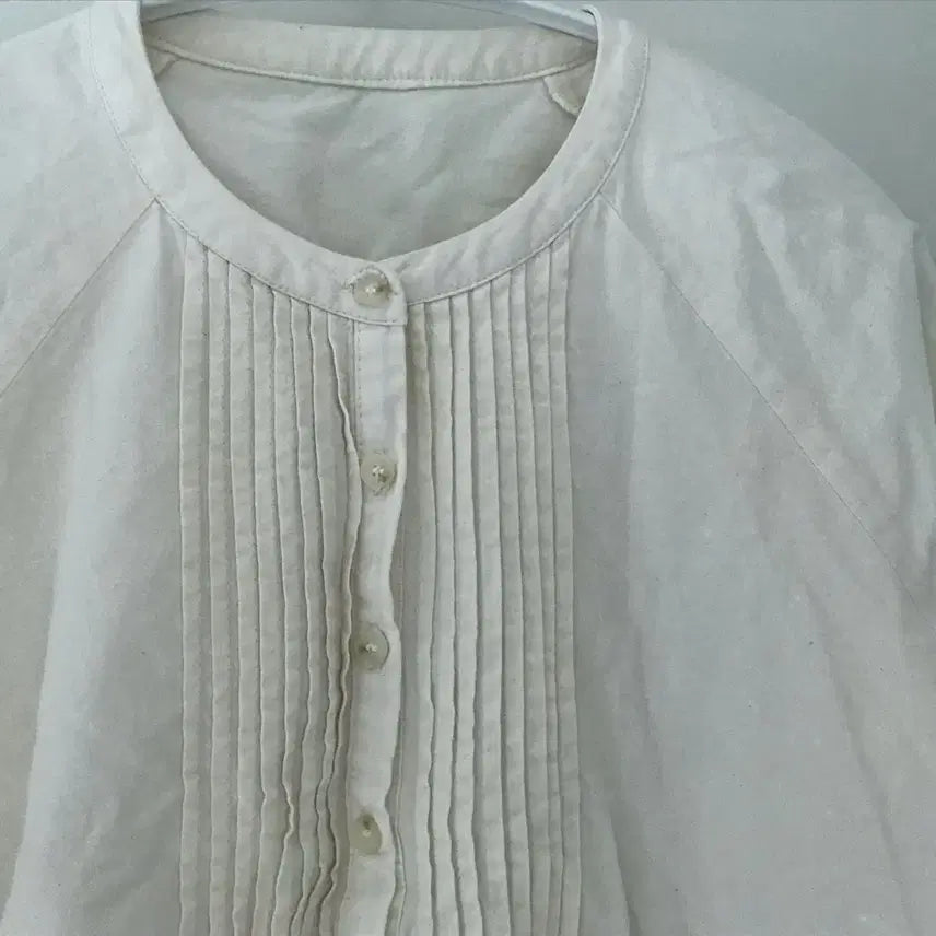 [BUNJANG] Ivory Pin-tuck Blouse / 아이보리색 핀턱 블라우스