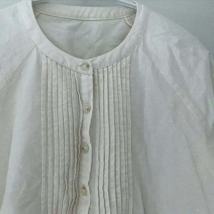 [BUNJANG] Ivory Pin-tuck Blouse / 아이보리색 핀턱 블라우스