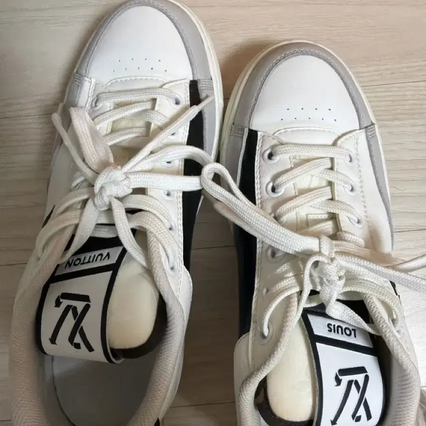 [SOLD OUT] 급처 루이비통 스니커즈 37  루이비통운동화