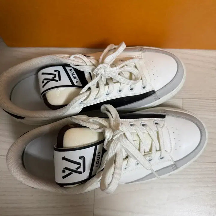 [SOLD OUT] 급처 루이비통 스니커즈 37  루이비통운동화