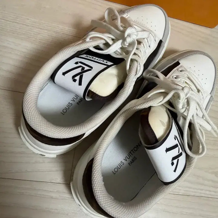 [SOLD OUT] 급처 루이비통 스니커즈 37  루이비통운동화