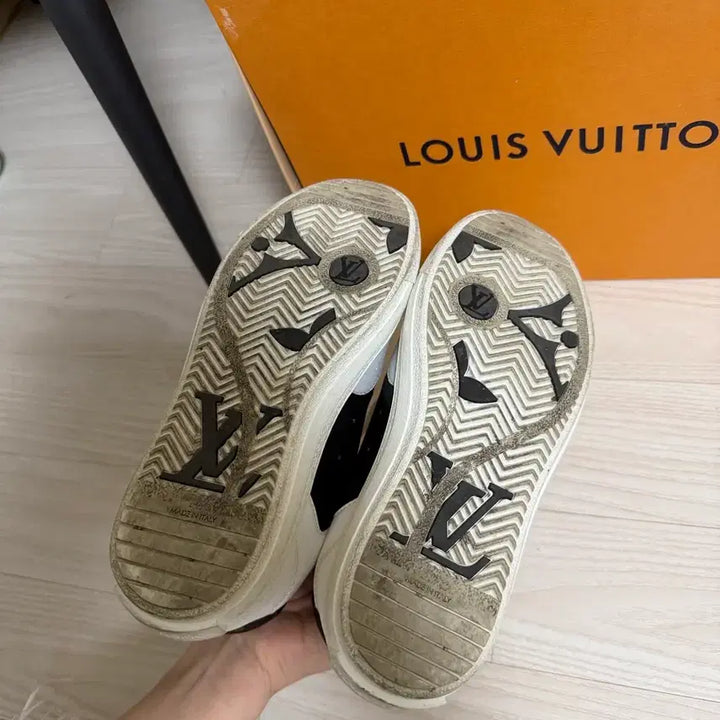 [SOLD OUT] 급처 루이비통 스니커즈 37  루이비통운동화