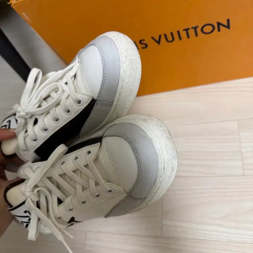 [SOLD OUT] 급처 루이비통 스니커즈 37  루이비통운동화