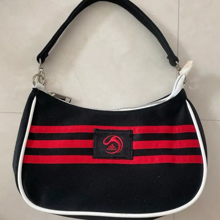 [BUNJANG] Adidas Upcycled Shoulder Bag / 아디다스 업사이클링 숄더백