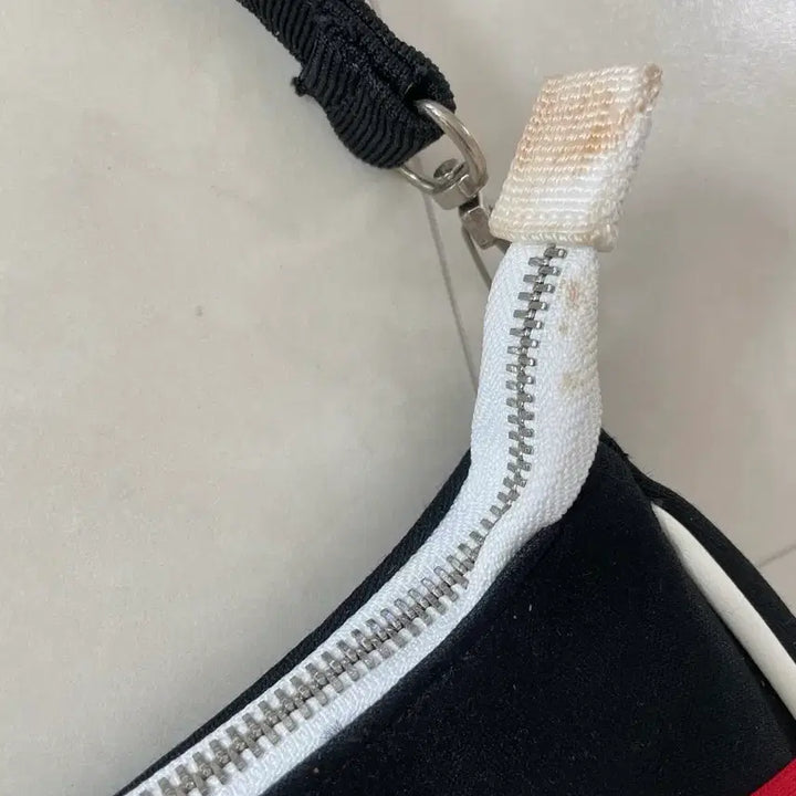 [BUNJANG] Adidas Upcycled Shoulder Bag / 아디다스 업사이클링 숄더백
