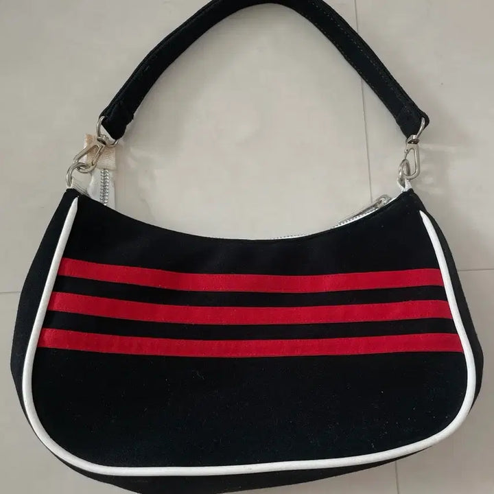 [BUNJANG] Adidas Upcycled Shoulder Bag / 아디다스 업사이클링 숄더백