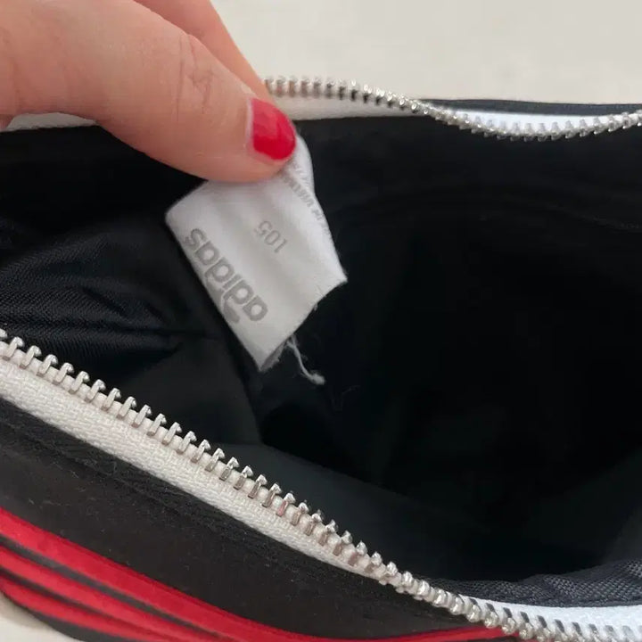 [BUNJANG] Adidas Upcycled Shoulder Bag / 아디다스 업사이클링 숄더백