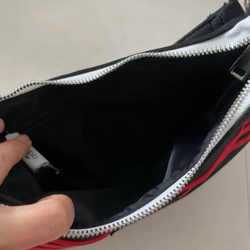 [BUNJANG] Adidas Upcycled Shoulder Bag / 아디다스 업사이클링 숄더백