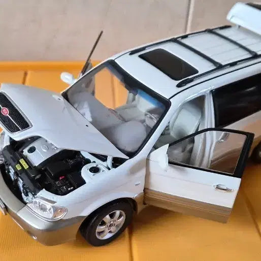 [BUNJANG] Kia Carnival II White Diecast Model Car / 1:18 카니발2 화이트 다이캐스트