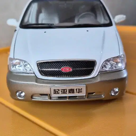 [BUNJANG] Kia Carnival II White Diecast Model Car / 1:18 카니발2 화이트 다이캐스트