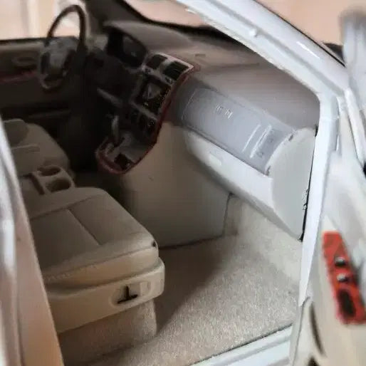 [BUNJANG] Kia Carnival II White Diecast Model Car / 1:18 카니발2 화이트 다이캐스트