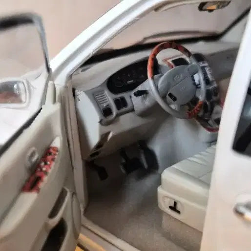 [BUNJANG] Kia Carnival II White Diecast Model Car / 1:18 카니발2 화이트 다이캐스트