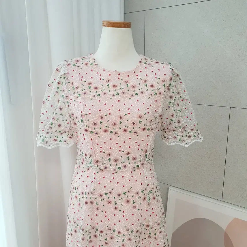 [BUNJANG] Imvely Floral Embroidery Long Dress / 임블리 플라워 자수 레이스 원피스