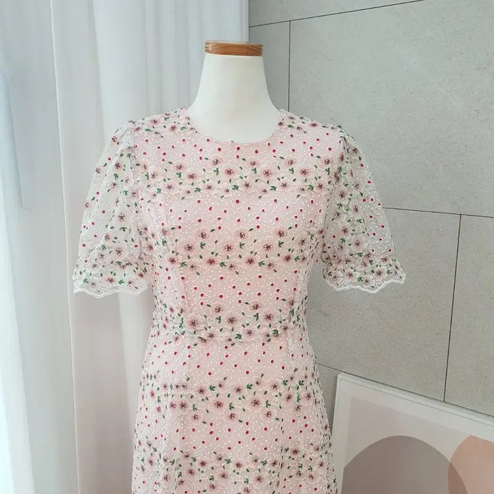 [BUNJANG] Imvely Floral Embroidery Long Dress / 임블리 플라워 자수 레이스 원피스