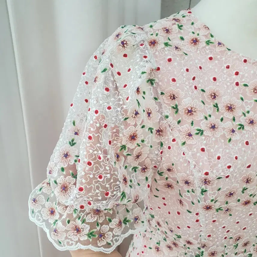 [BUNJANG] Imvely Floral Embroidery Long Dress / 임블리 플라워 자수 레이스 원피스