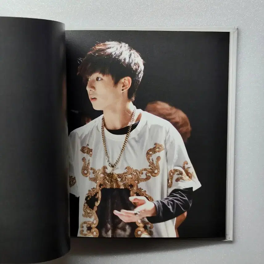[BUNJANG] BTS 2014 Summer Package Photobook &amp; Pin Button Set / BTS 2014 썸머패키지 공식 굿즈(포토북&amp;핀버튼)
