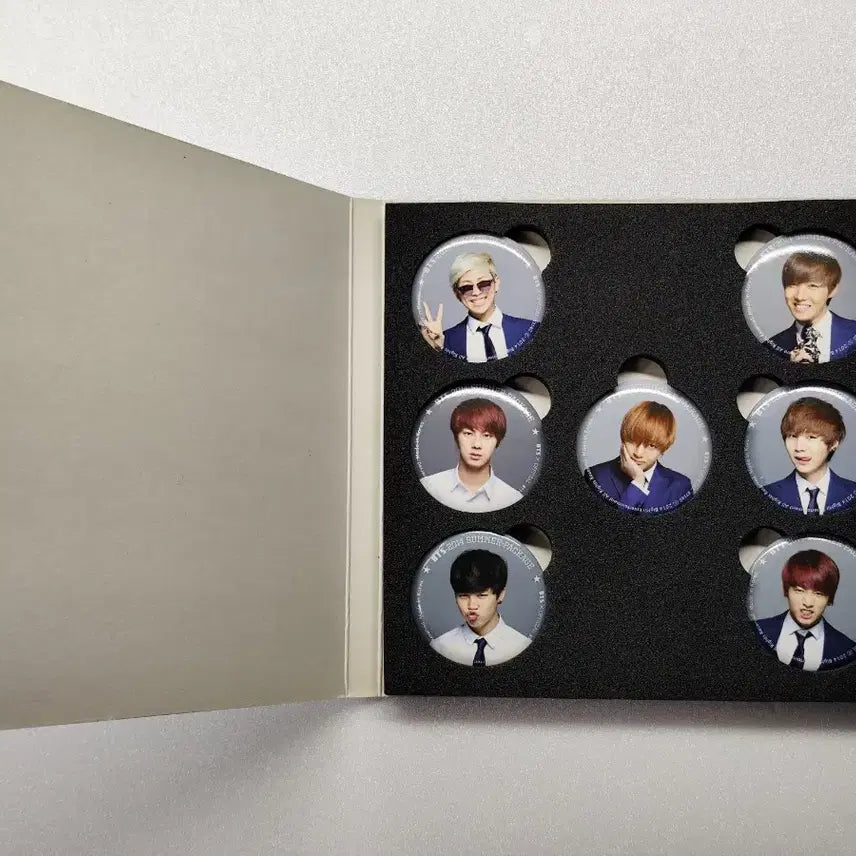 [BUNJANG] BTS 2014 Summer Package Photobook &amp; Pin Button Set / BTS 2014 썸머패키지 공식 굿즈(포토북&amp;핀버튼)