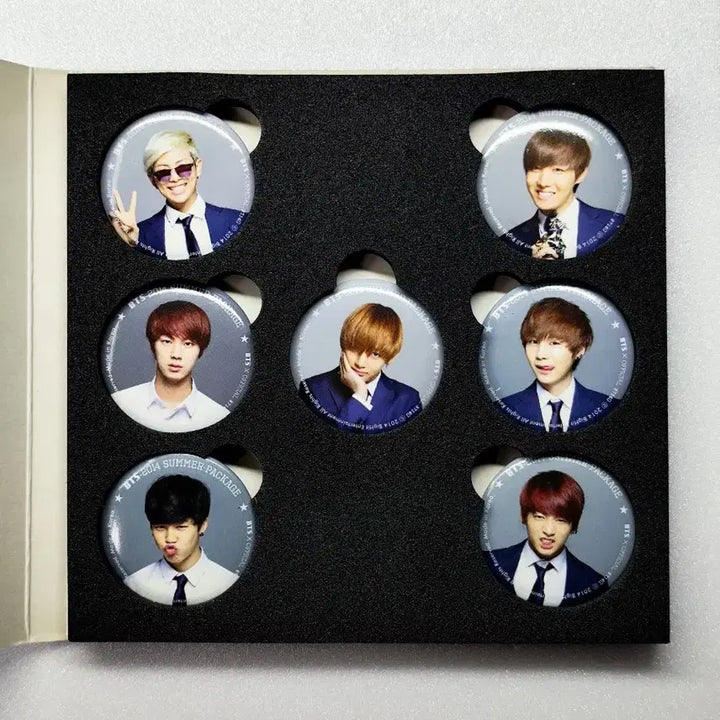 [BUNJANG] BTS 2014 Summer Package Photobook &amp; Pin Button Set / BTS 2014 썸머패키지 공식 굿즈(포토북&amp;핀버튼)