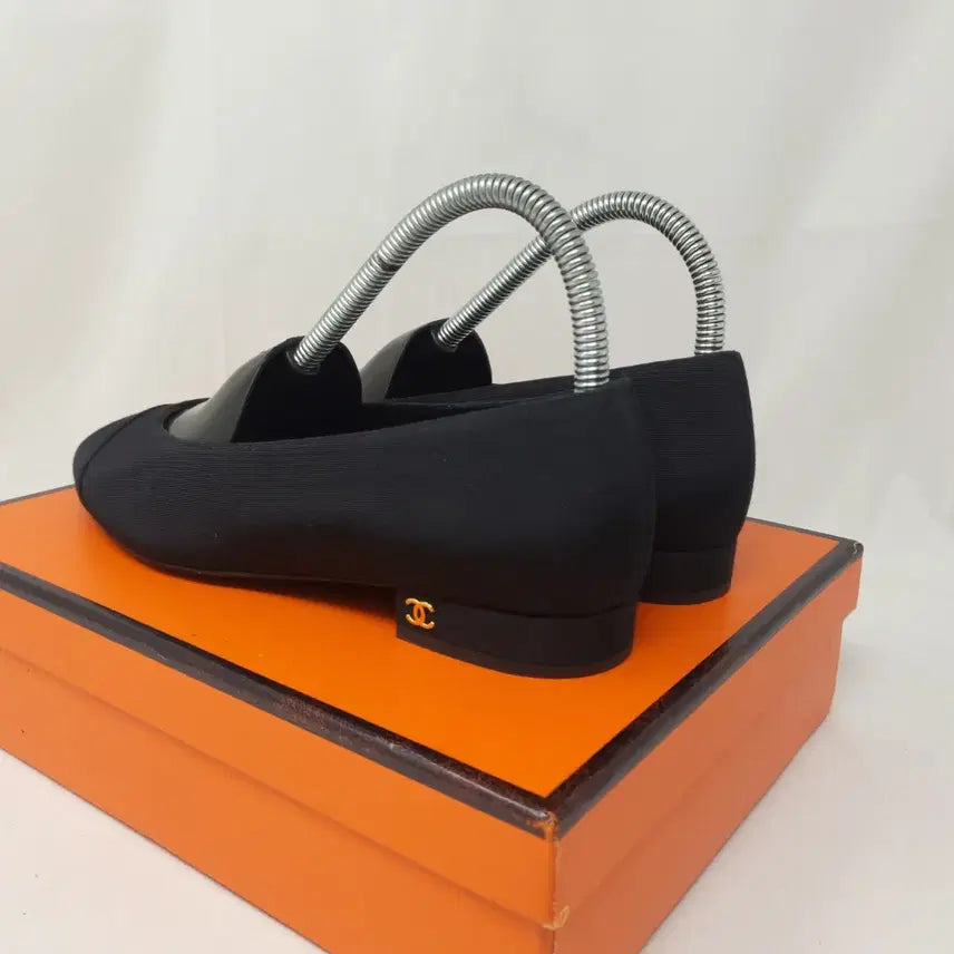 [SOLD OUT] 샤넬 블랙 플랫슈즈 구두 37C