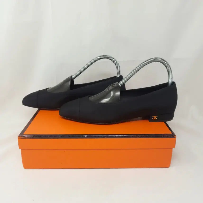 [SOLD OUT] 샤넬 블랙 플랫슈즈 구두 37C