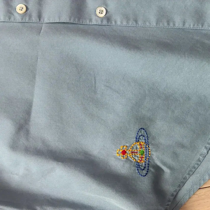 [BUNJANG] Vivienne Westwood Blue Embroidered Shirt (Size 46) / (민트급) Vivienne Westwood 블루 자수 셔츠 46사이즈