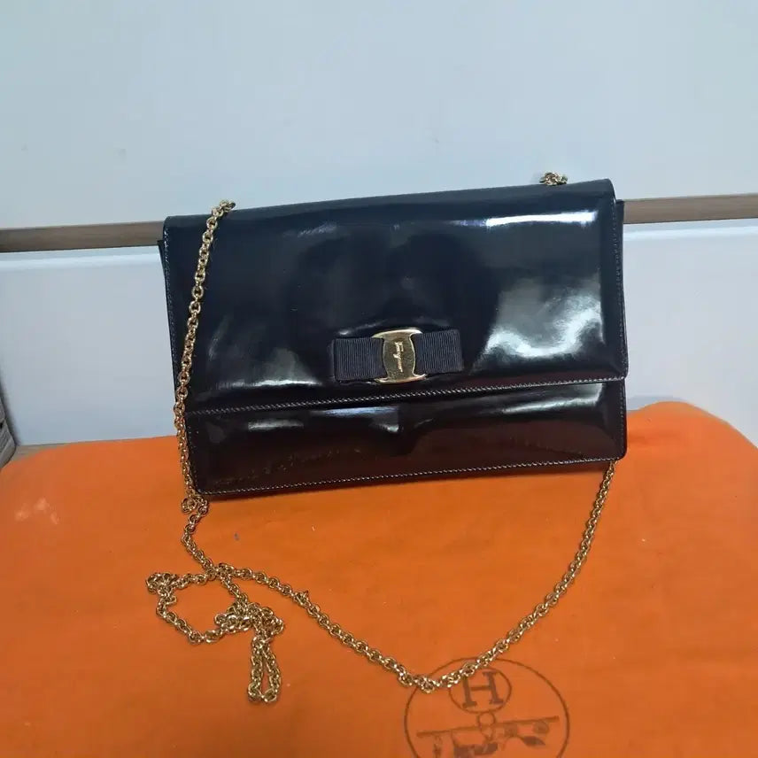 [BUNJANG] Ferragamo Ginnie Chain Mini Bag / 페라가모 지니백 블랙 체인 미니백 가방
