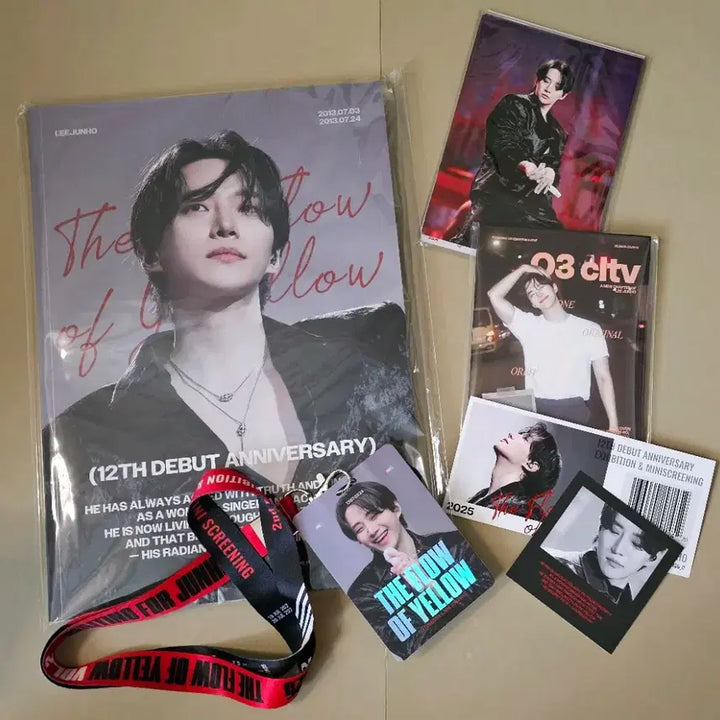 [BUNJANG] Lee Junho Photobook &amp; Postcard Set / 이준호 포토북 &amp; 엽서 세트 &amp; PVC 홀로그램 티켓+포스터