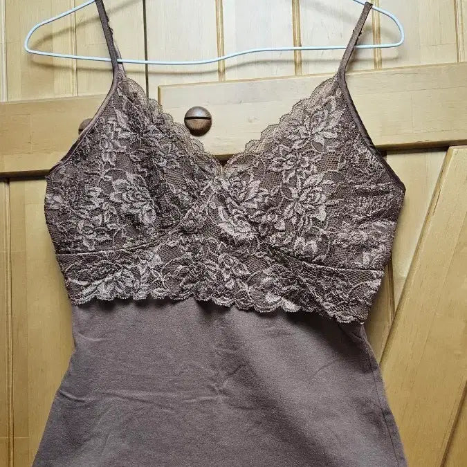 [SOLD OUT] 빈티지 레이스 브라운 끈 나시