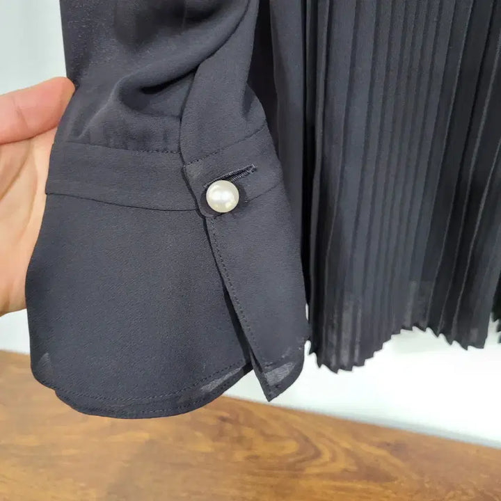 [BUNJANG] Renoma Black Pleated Blouse / 레노마 블랙 플리츠 블라우스