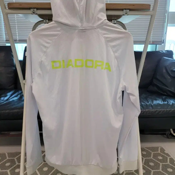 [BUNJANG] DIADORA Running Hooded Zip-up Jacket / 디아도라(DIADORA)  러닝 후드 집업 (화이트)