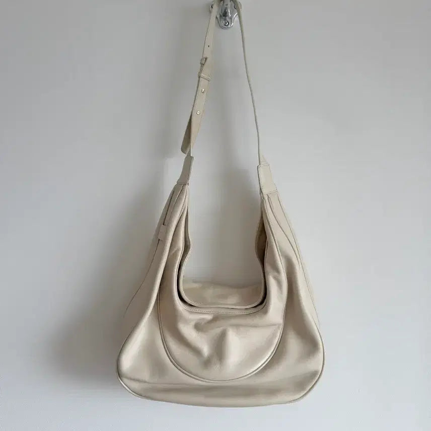 [BUNJANG] Elbategev Leather Hover Cross Shoulder Bag / 엘바테게브(elbategev) 레더 호버 크로스 숄더백