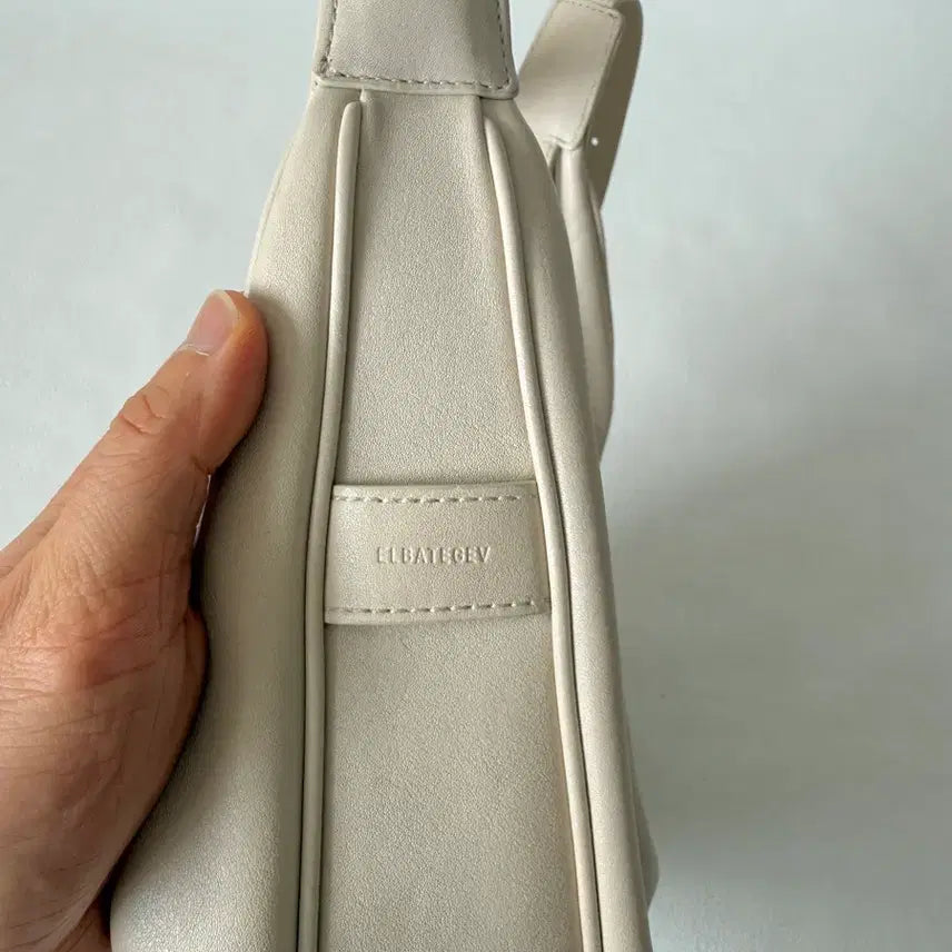 [BUNJANG] Elbategev Leather Hover Cross Shoulder Bag / 엘바테게브(elbategev) 레더 호버 크로스 숄더백