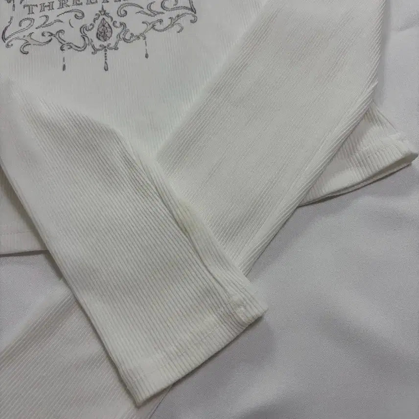 [BUNJANG] 3 Times Amor Me Long Sleeve T-Shirt / 쓰리타임즈 아모르 미 티셔츠