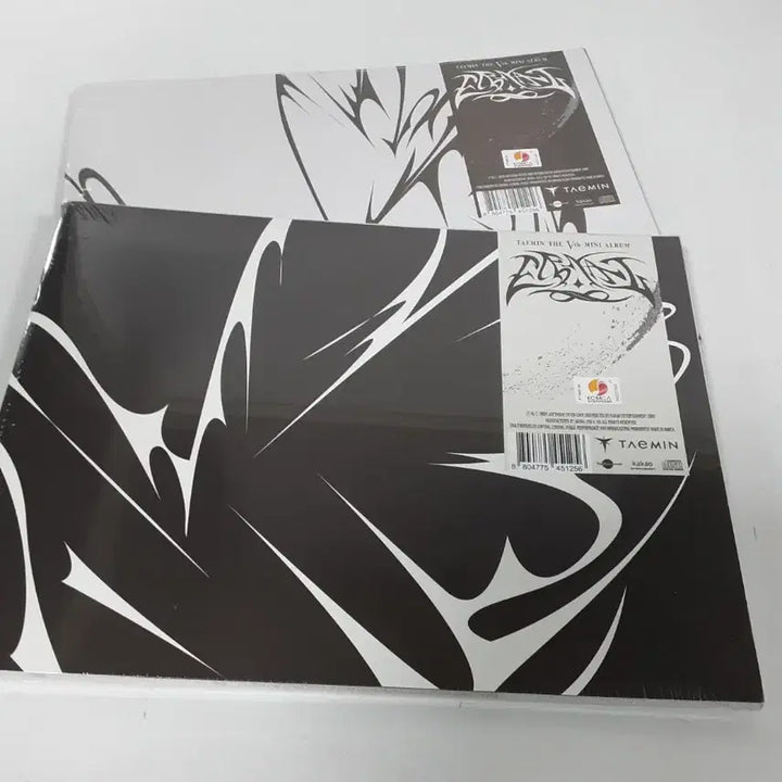 [BUNJANG] Taemin Eternal Album White/Black Version Sealed / 태민 이터널 앨범  화이트 블랙 미개봉