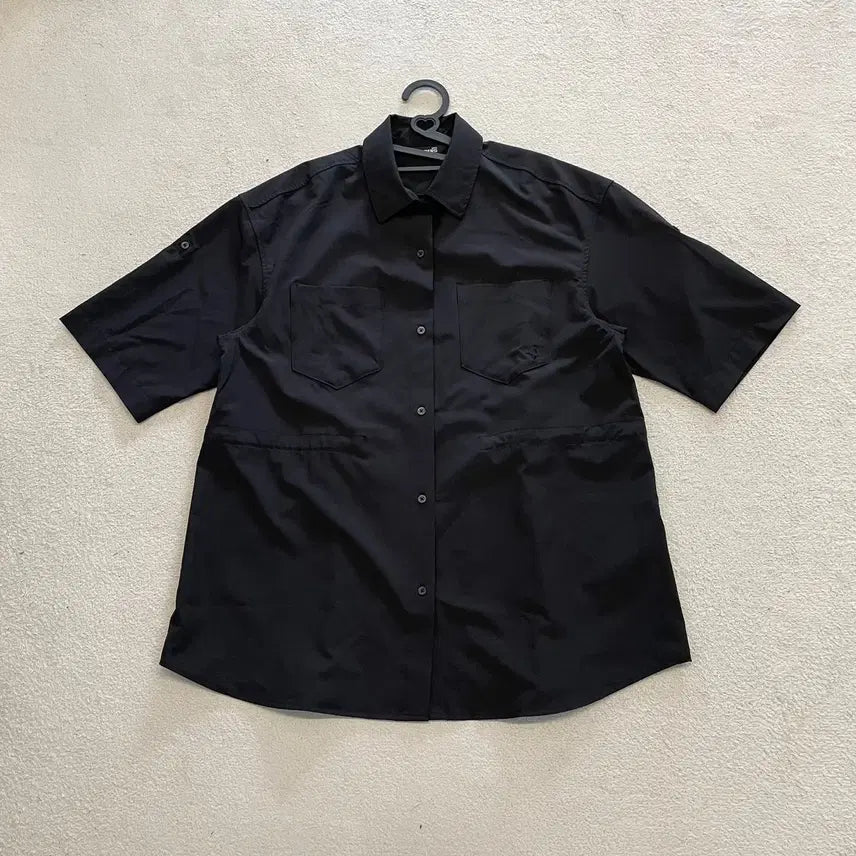 [BUNJANG] Nepa Eisenberg Woven Short Sleeve Shirt (Black, Size L) / L 네파 아이젠버그 우븐 반팔셔츠 100