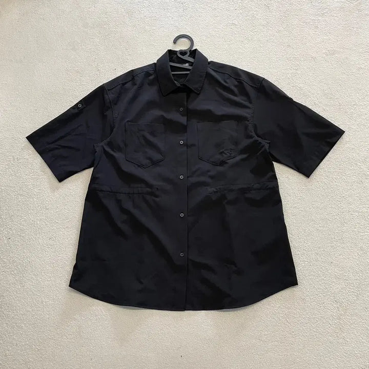 [BUNJANG] Nepa Eisenberg Woven Short Sleeve Shirt (Black, Size L) / L 네파 아이젠버그 우븐 반팔셔츠 100