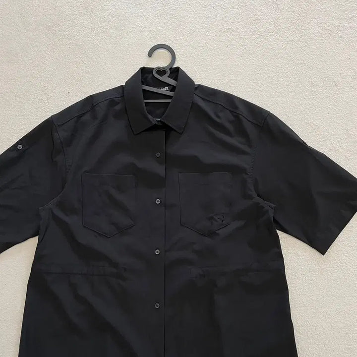 [BUNJANG] Nepa Eisenberg Woven Short Sleeve Shirt (Black, Size L) / L 네파 아이젠버그 우븐 반팔셔츠 100
