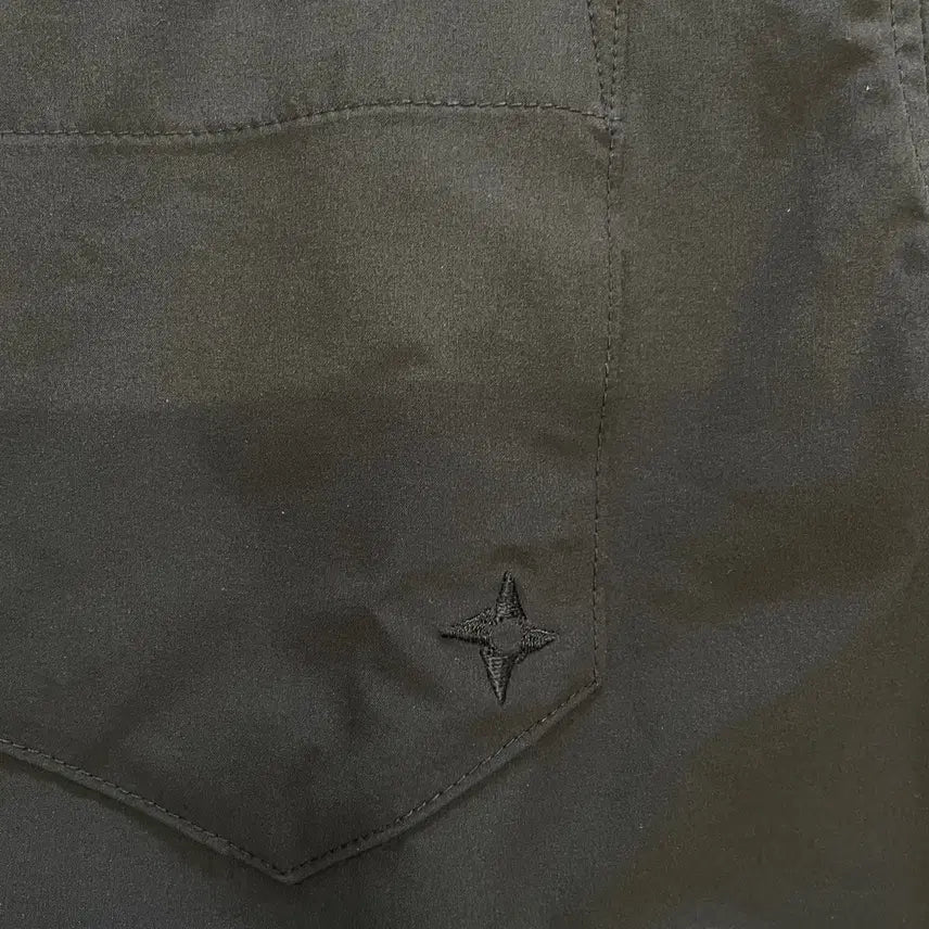 [BUNJANG] Nepa Eisenberg Woven Short Sleeve Shirt (Black, Size L) / L 네파 아이젠버그 우븐 반팔셔츠 100