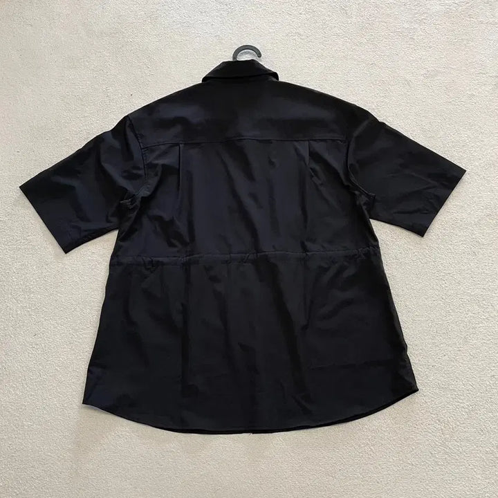 [BUNJANG] Nepa Eisenberg Woven Short Sleeve Shirt (Black, Size L) / L 네파 아이젠버그 우븐 반팔셔츠 100