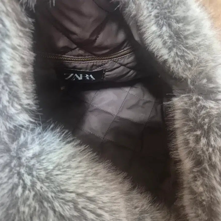 [BUNJANG] ZARA Maxi Bucket Bag / 택달린 자라 퍼 맥시 버킷백